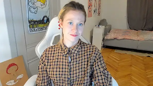 Snapshot of Silly__Milly chatting on December 2024 05:22:02 PM Silly  Milly online show from December 2024 05:22:02 PM