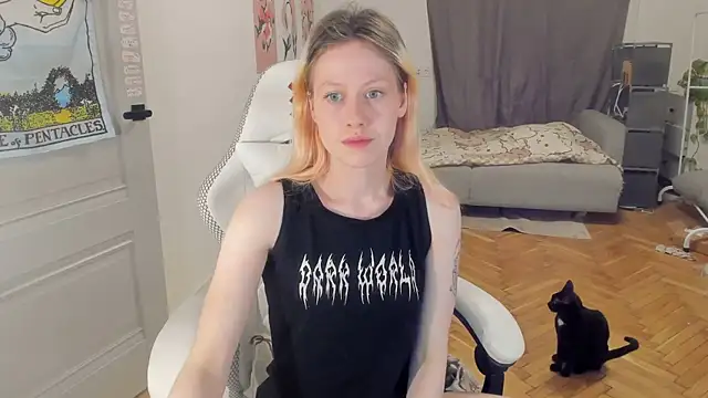 Snapshot of Silly__Milly chatting on December 2024 01:10:02 PM Silly  Milly online show from December 2024 01:10:02 PM