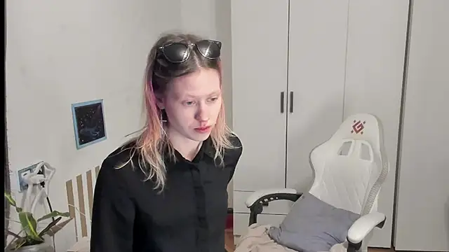 Snapshot of Silly__Milly chatting on June 2026 01:43:01 AM Silly Milly online show from June 2026 01:43:01 AM