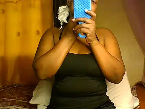 Missshelo online show from November 2025 11:15:01 AM