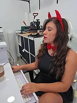 Snapshot of GatitaXD27 chatting on November 2025 10:31:01 AM GatitaXD27 online show from November 2025 10:31:01 AM