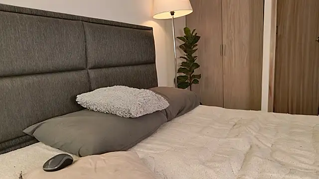 lady ni  online show from March 2026 01:06:02 PM