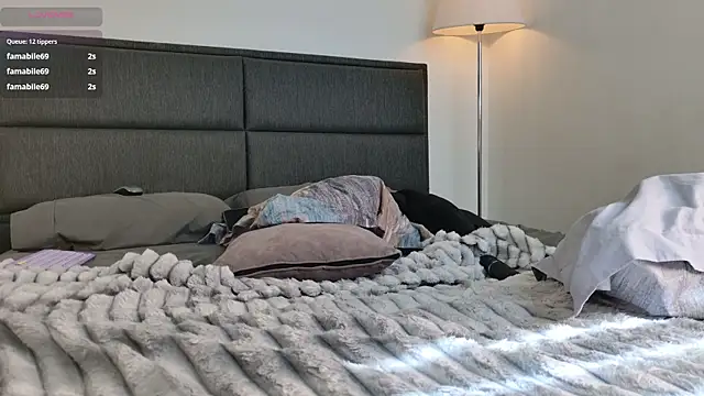 lady ni  online show from April 2026 02:35:02 PM