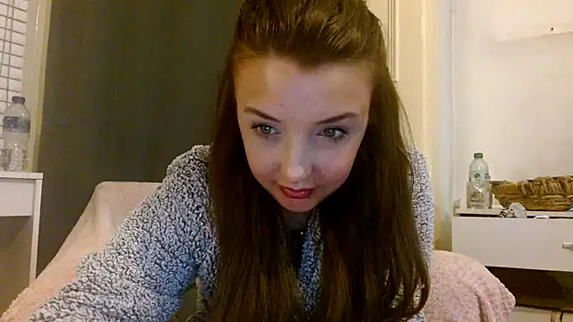 LucyLuxee19 online show from February 2025 06:04:01 PM