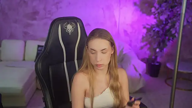 Linda054 online show from November 2025 11:52:02 PM