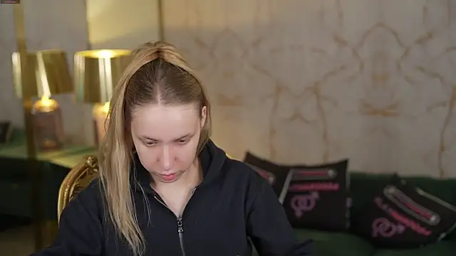 Linda054 online show from November 2025 02:27:01 AM