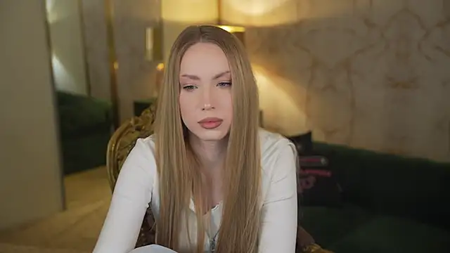 Linda054 online show from November 2025 08:25:01 PM