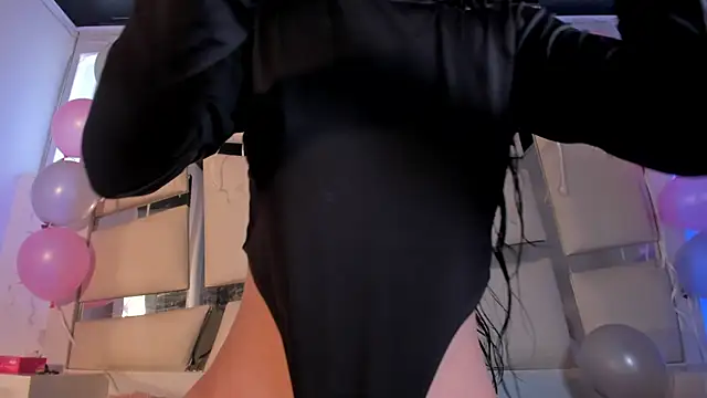 chrystal js online show from October 2025 01:34:01 PM