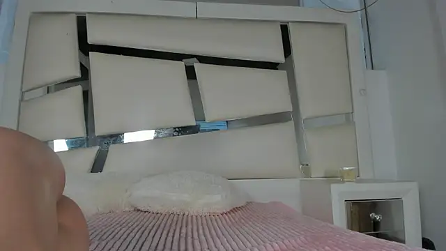chrystal js online show from May 2026 12:41:01 PM