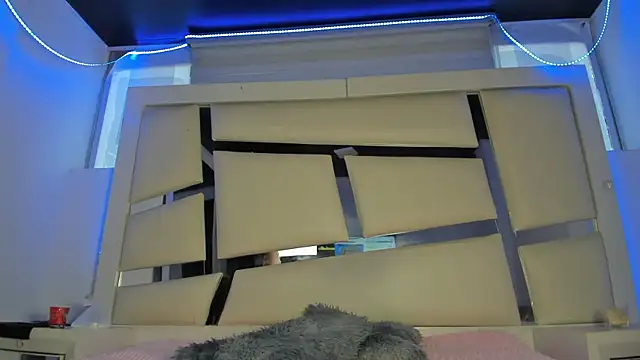 chrystal js online show from March 2026 12:47:01 PM