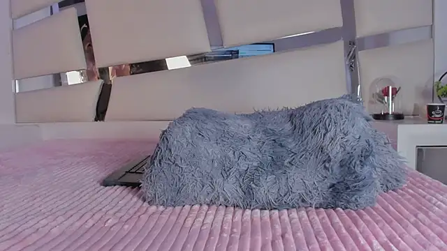 chrystal js online show from February 2026 02:39:02 PM