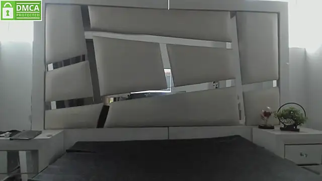 chrystal js online show from February 2026 05:42:02 PM