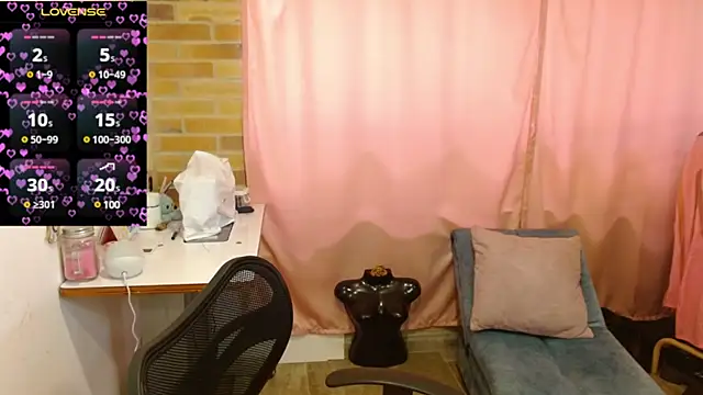 Snapshot of emitaa17228o chatting on January 2025 06:43:01 PM emitaa17228o online show from January 2025 06:43:01 PM