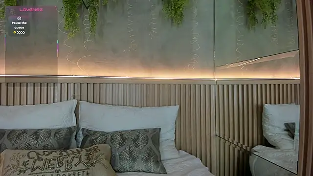 Lana Lann online show from December 2025 01:17:02 PM