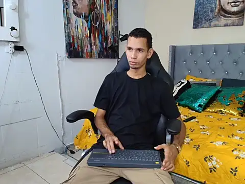 tonny 23cm  online show from October 2025 07:44:02 PM