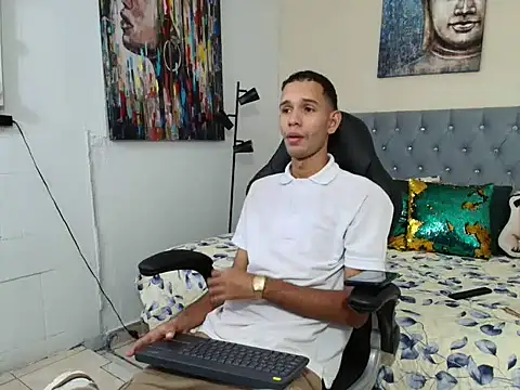 tonny 23cm  online show from October 2025 06:51:01 PM