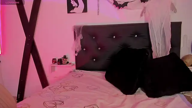 Little Naughtty online show from October 2025 01:32:01 PM