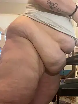 Snapshot of MsStrawbooty chatting on February 2025 07:46:01 PM MsStrawbooty online show from February 2025 07:46:01 PM