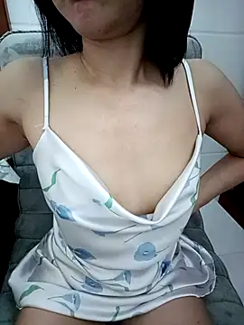 Snapshot of ___Erin___ chatting on October 2025 03:45:02 PM Erin online show from October 2025 03:45:02 PM