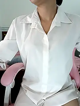 Snapshot of ___Erin___ chatting on November 2025 03:22:01 AM Erin online show from November 2025 03:22:01 AM