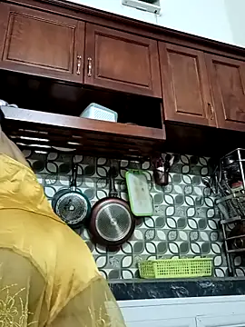 Snapshot of ___Erin___ chatting on November 2025 03:05:02 PM Erin online show from November 2025 03:05:02 PM