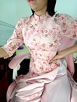 Snapshot of ___Erin___ chatting on October 2025 03:24:01 PM Erin online show from October 2025 03:24:01 PM