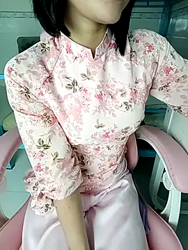 Snapshot of ___Erin___ chatting on September 2025 03:34:02 PM Erin online show from September 2025 03:34:02 PM