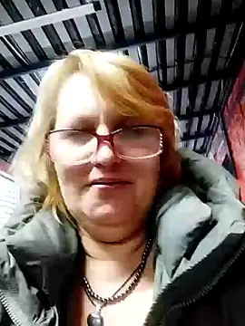 Forest-Lady online show from February 2025 09:00:01 PM