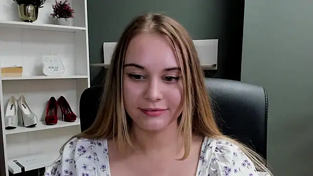 kitty valeria online show from December 2025 08:01:02 PM