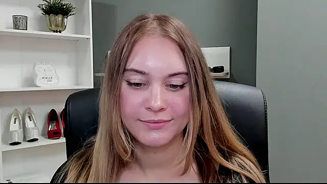 kitty valeria online show from October 2025 07:04:02 PM