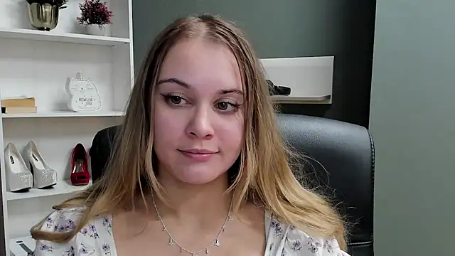 kitty valeria online show from December 2025 07:52:02 PM