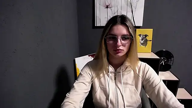 lady olivia  online show from April 2026 03:05:01 PM