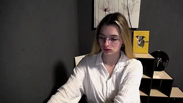 lady olivia  online show from April 2026 12:34:01 PM