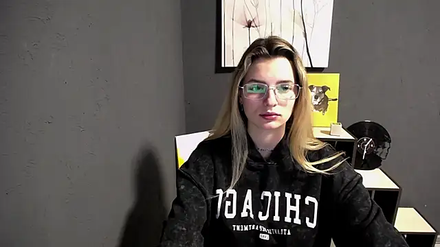 lady olivia  online show from March 2026 01:37:01 PM