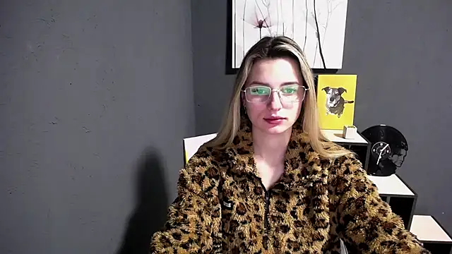 lady olivia  online show from March 2026 01:30:01 PM