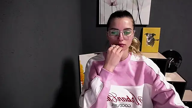 lady olivia  online show from April 2026 05:51:01 PM