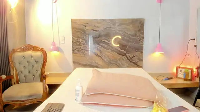 Snapshot of Alisson_zambrano chatting on November 2025 08:20:01 PM Alisson zambrano online show from November 2025 08:20:01 PM