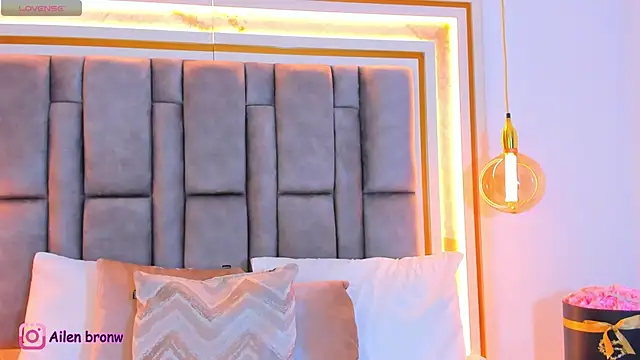 elianabrown online show from November 2025 09:30:01 PM