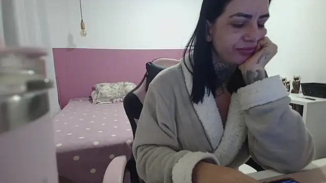 Snapshot of YasmimBrasil chatting on July 2026 06:33:02 AM YasmimBrasil online show from July 2026 06:33:02 AM