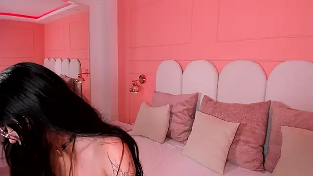 emilly williams  online show from February 2025 05:09:01 PM