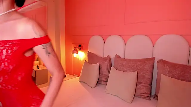 emilly williams  online show from February 2025 05:08:01 PM