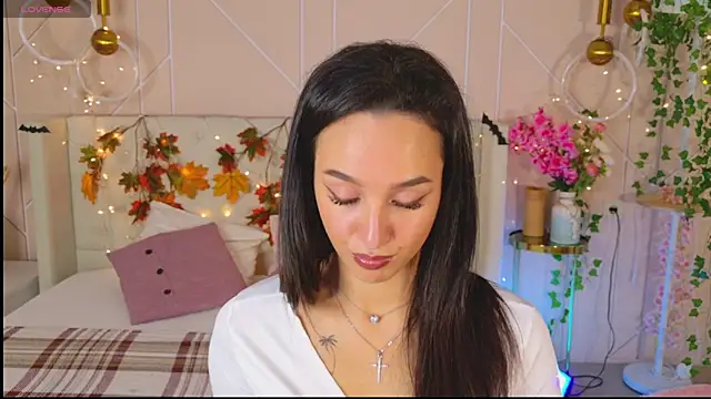 Lolly Neal online show from November 2025 05:00:05 AM