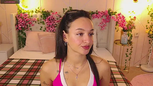 Snapshot of Lolly_Neal chatting on October 2025 05:09:01 AM Lolly Neal online show from October 2025 05:09:01 AM