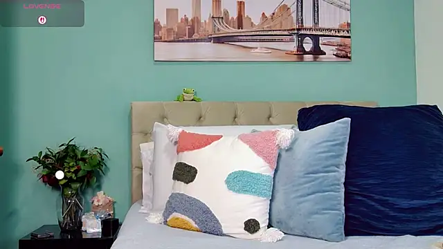 yanella fire online show from October 2025 11:54:01 AM