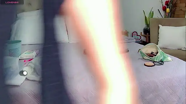 Snapshot of yanella_fire chatting on June 2026 01:44:02 PM yanella fire online show from June 2026 01:44:02 PM