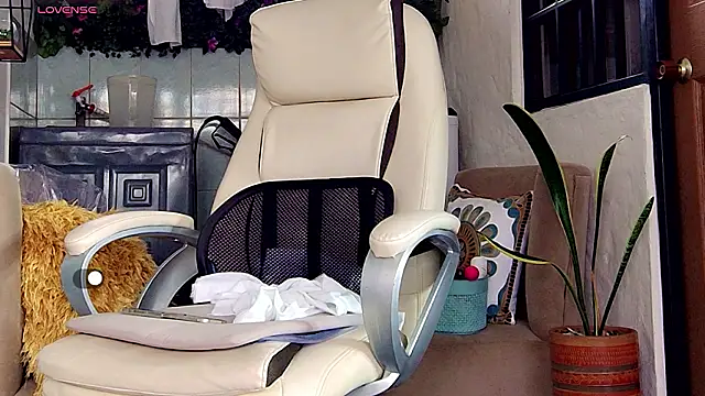 yanella fire online show from March 2026 01:02:01 PM