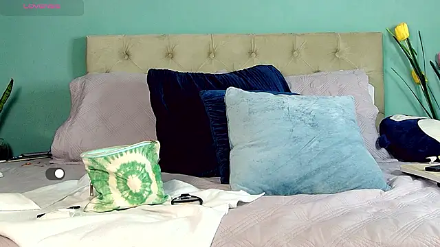 yanella fire online show from March 2026 11:24:01 AM