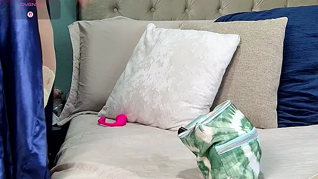 yanella fire online show from October 2025 11:09:01 AM