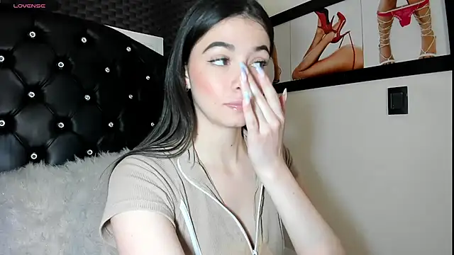 Snapshot of diana_queen_ chatting on November 2025 09:15:02 PM diana queen online show from November 2025 09:15:02 PM