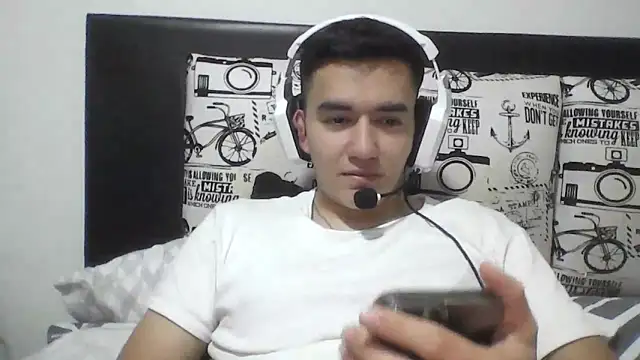 Snapshot of Estebitan_vm chatting on March 2026 03:17:01 AM Estebitan vm online show from March 2026 03:17:01 AM